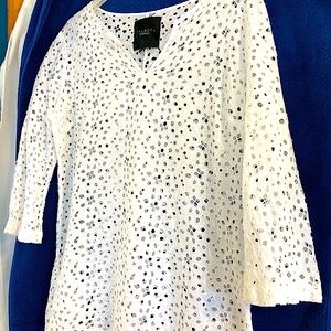 Woman’s Eyelet shift top